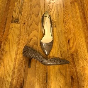 LAST CHANCE! Classic low heeled camel pumps